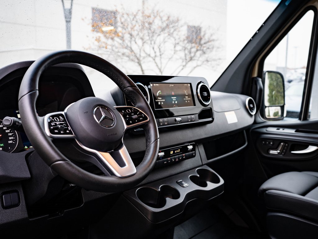 Used 2024 Mercedes-Benz Sprinter 2500 image 4