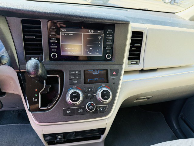Used 2020 Toyota Sienna L FWD image 12