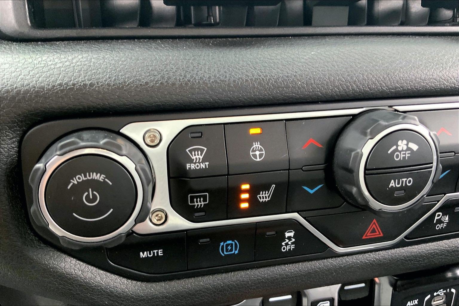 Certified 2024 Jeep Wrangler Unlimited AWD/4WD image 32