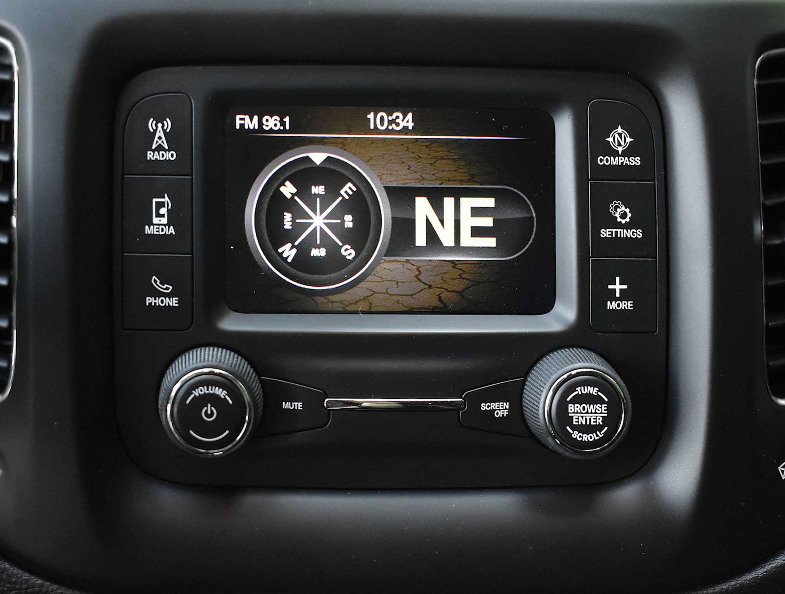 Used 2017 Jeep Compass Latitude AWD/4WD image 18