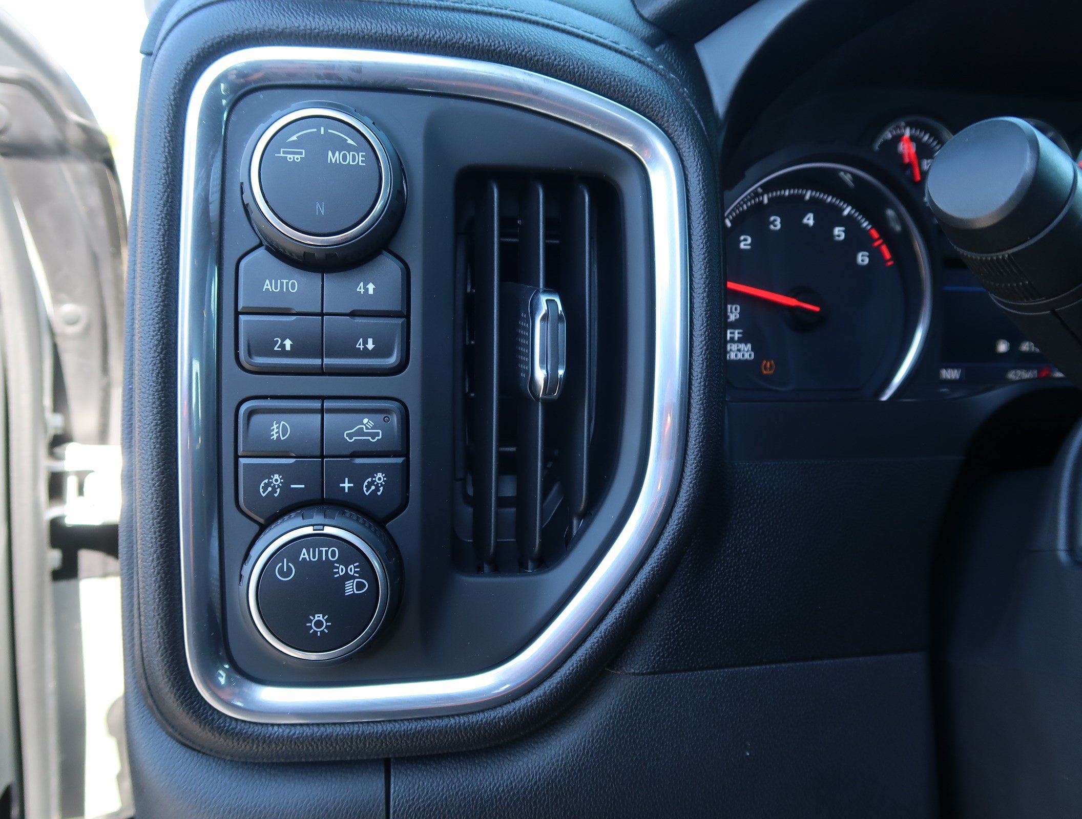 Used 2020 Chevrolet Silverado 1500 LT Trail Boss AWD/4WD image 20