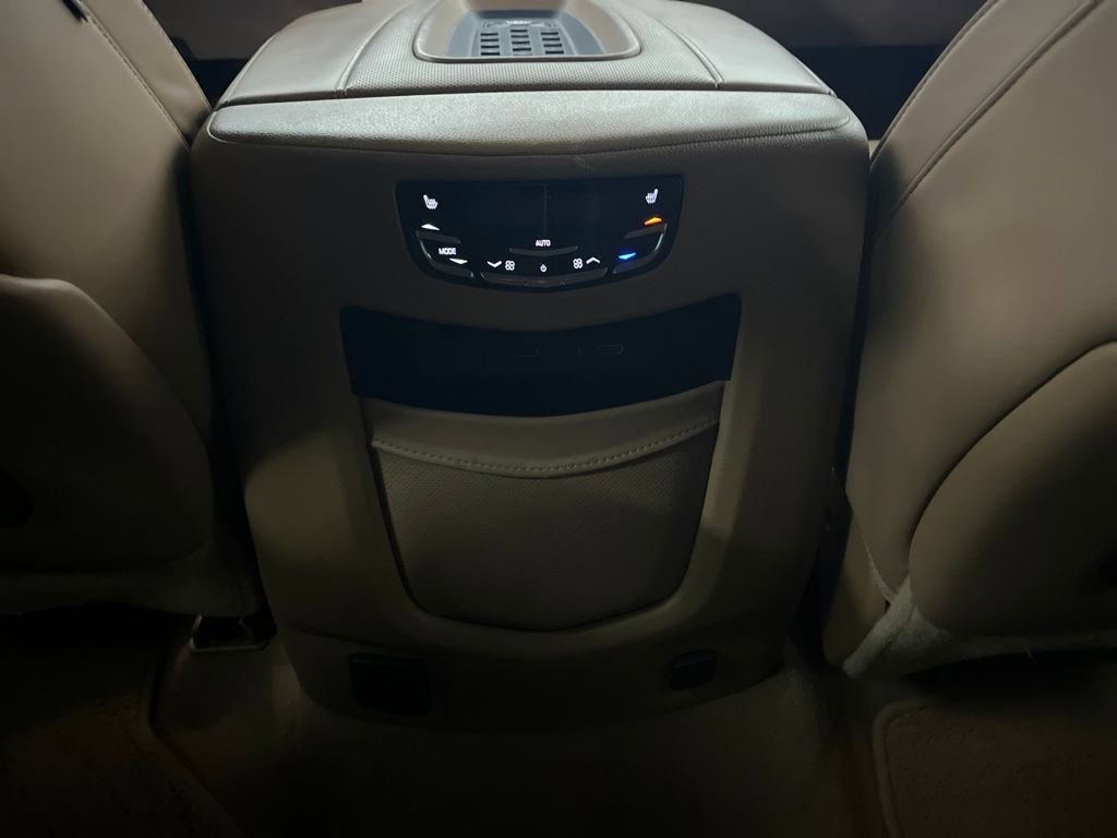 Used 2017 Cadillac Escalade Platinum image 33