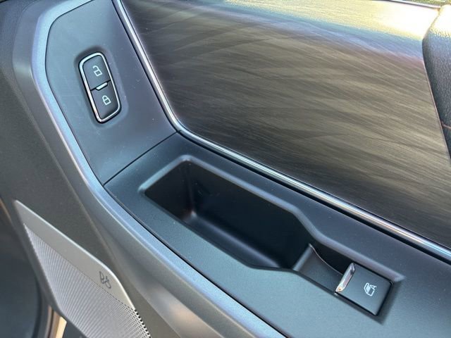 New 2025 Ford F150 Lightning Lariat w/ Max Trailer Tow Package image 31