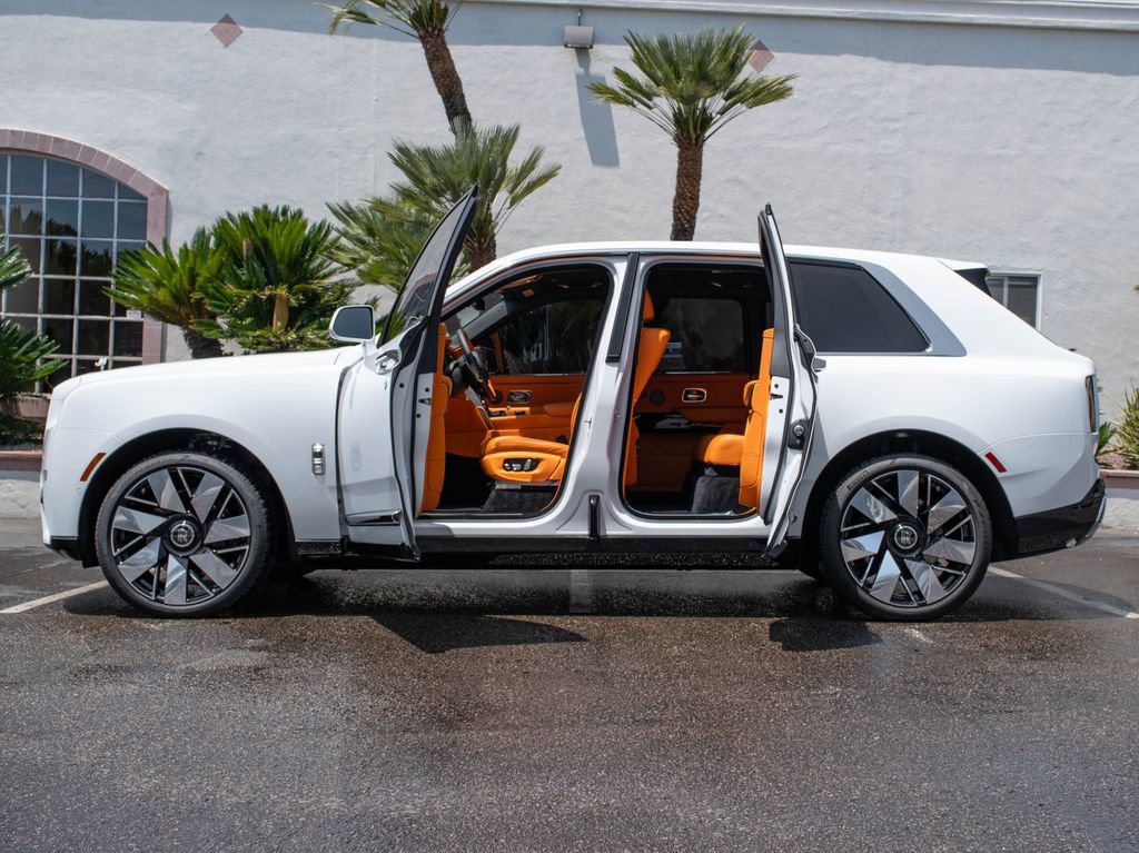 Used 2025 Rolls-Royce Cullinan AWD/4WD image 41