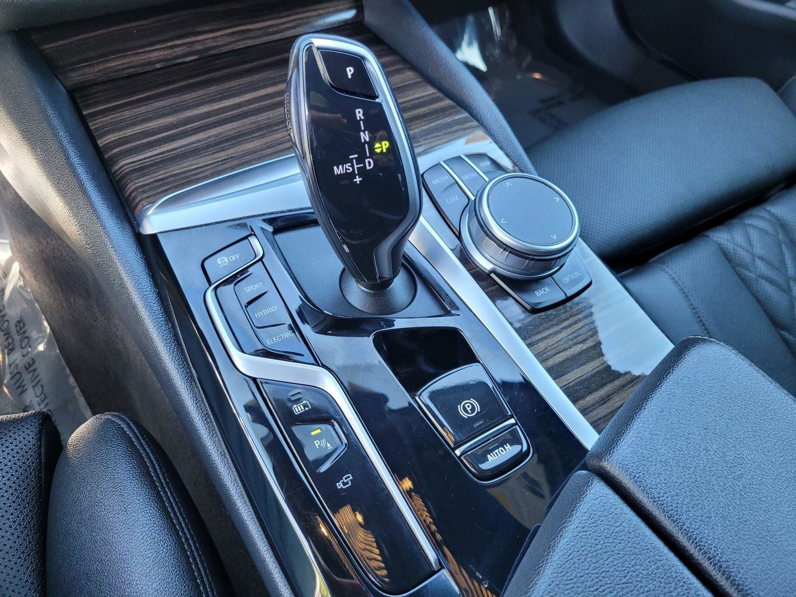 Used 2021 BMW 530e w/ Parking Assistance Package RWD image 26