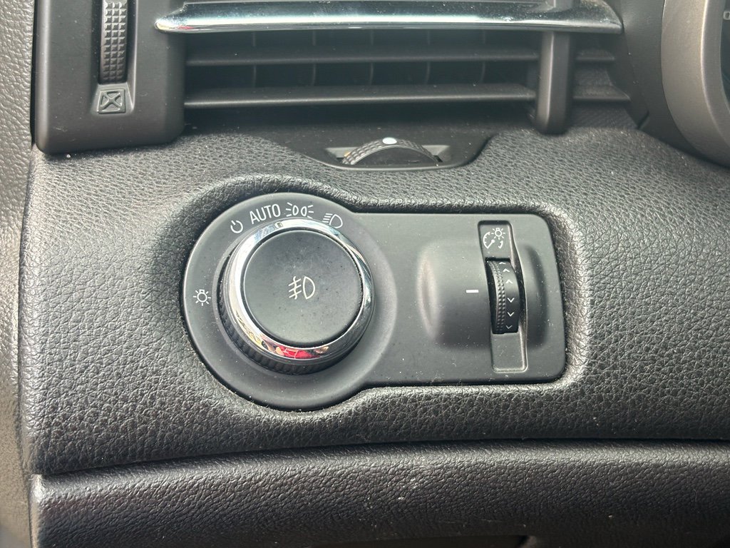 Used 2015 Chevrolet Malibu LTZ image 12