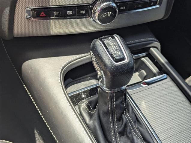 Used 2016 Volvo XC90 T6 R-Design w/ Vision Package image 4