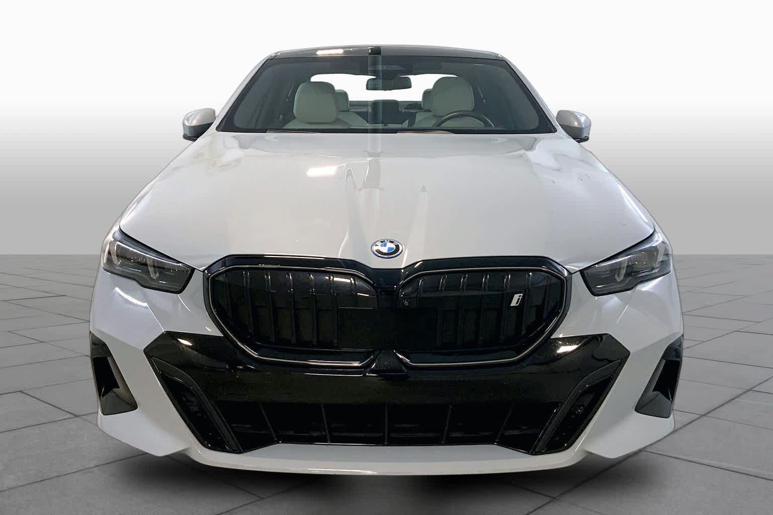 Used 2024 BMW i5 eDrive40i w/ Executive Package RWD image 3