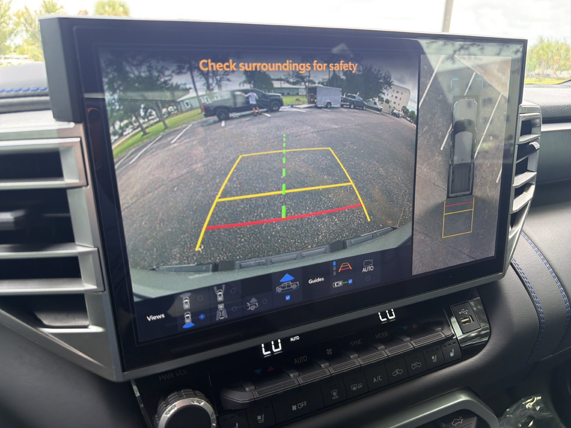 Used 2025 Toyota Tundra Platinum AWD/4WD image 25