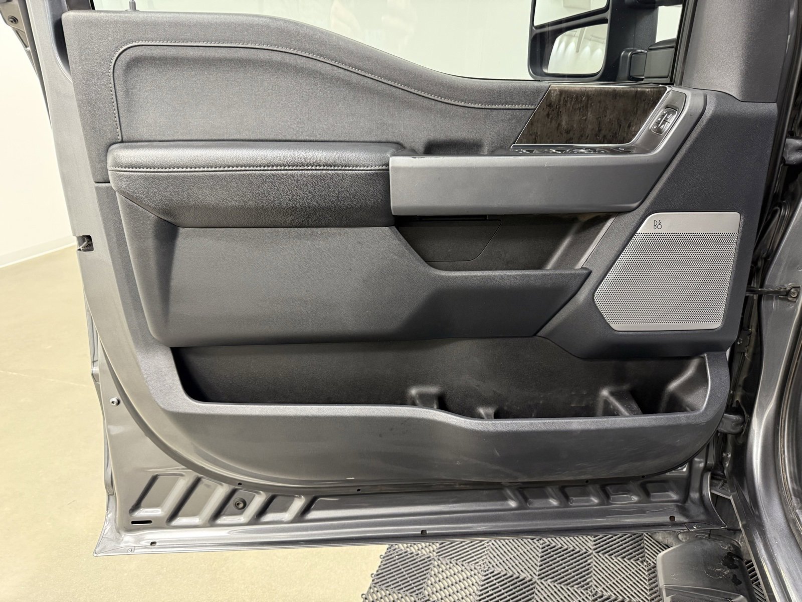 Used 2023 Ford F350 Lariat w/ Sport Appearance Package image 10