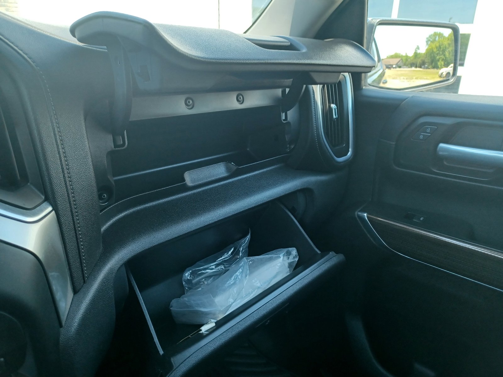 Used 2021 Chevrolet Silverado 1500 LT w/ Convenience Package II AWD/4WD image 24