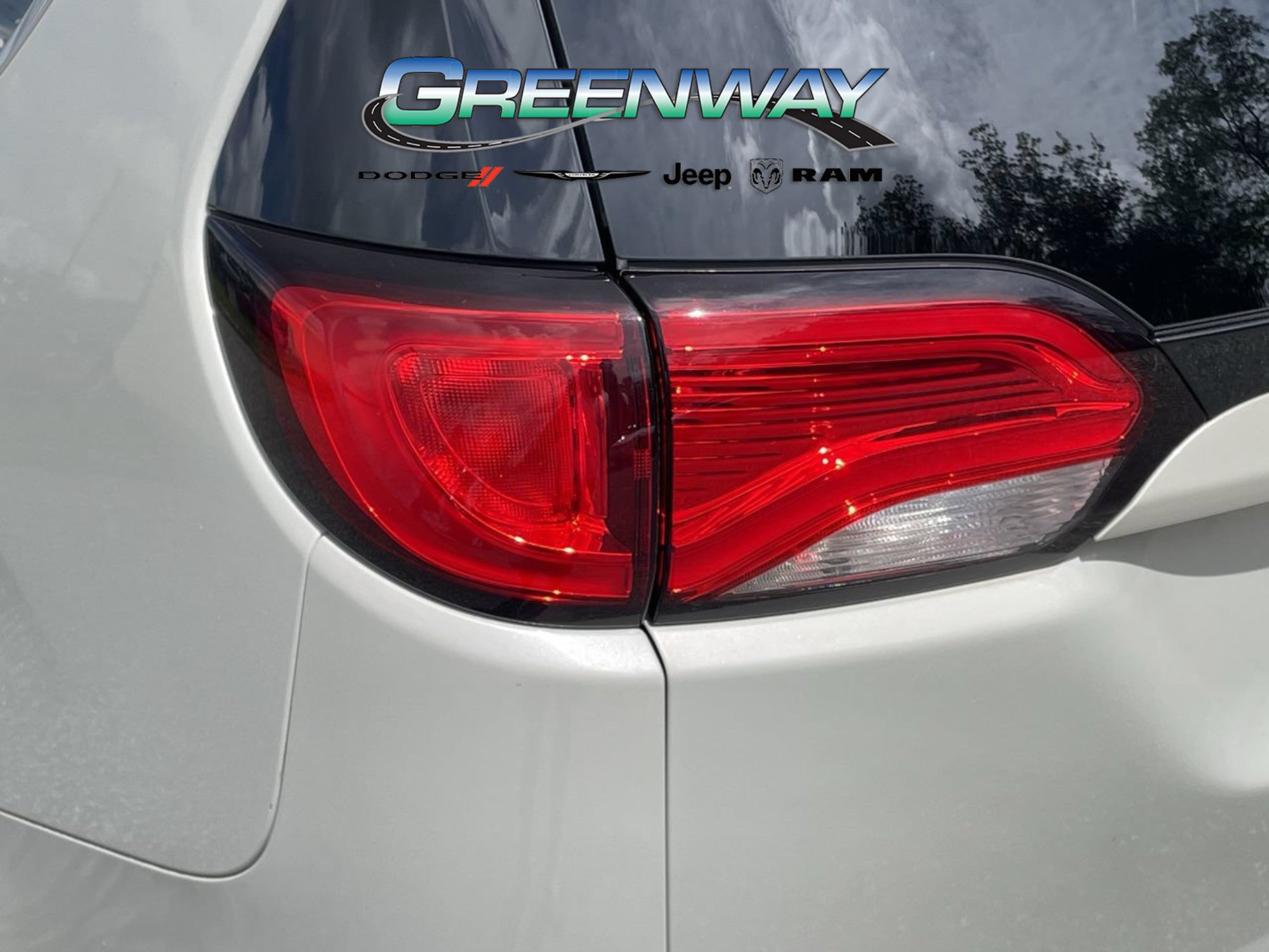 Used 2017 Chrysler Pacifica Platinum FWD image 7