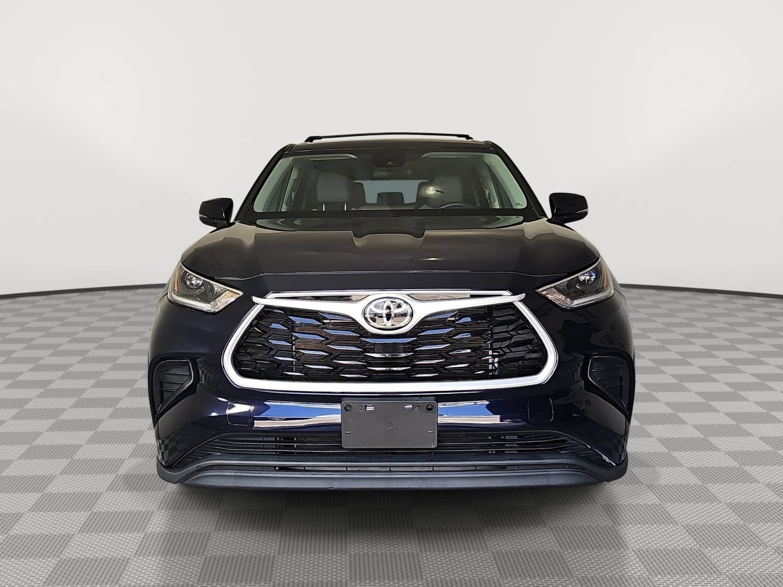 Used 2021 Toyota Highlander L FWD image 3