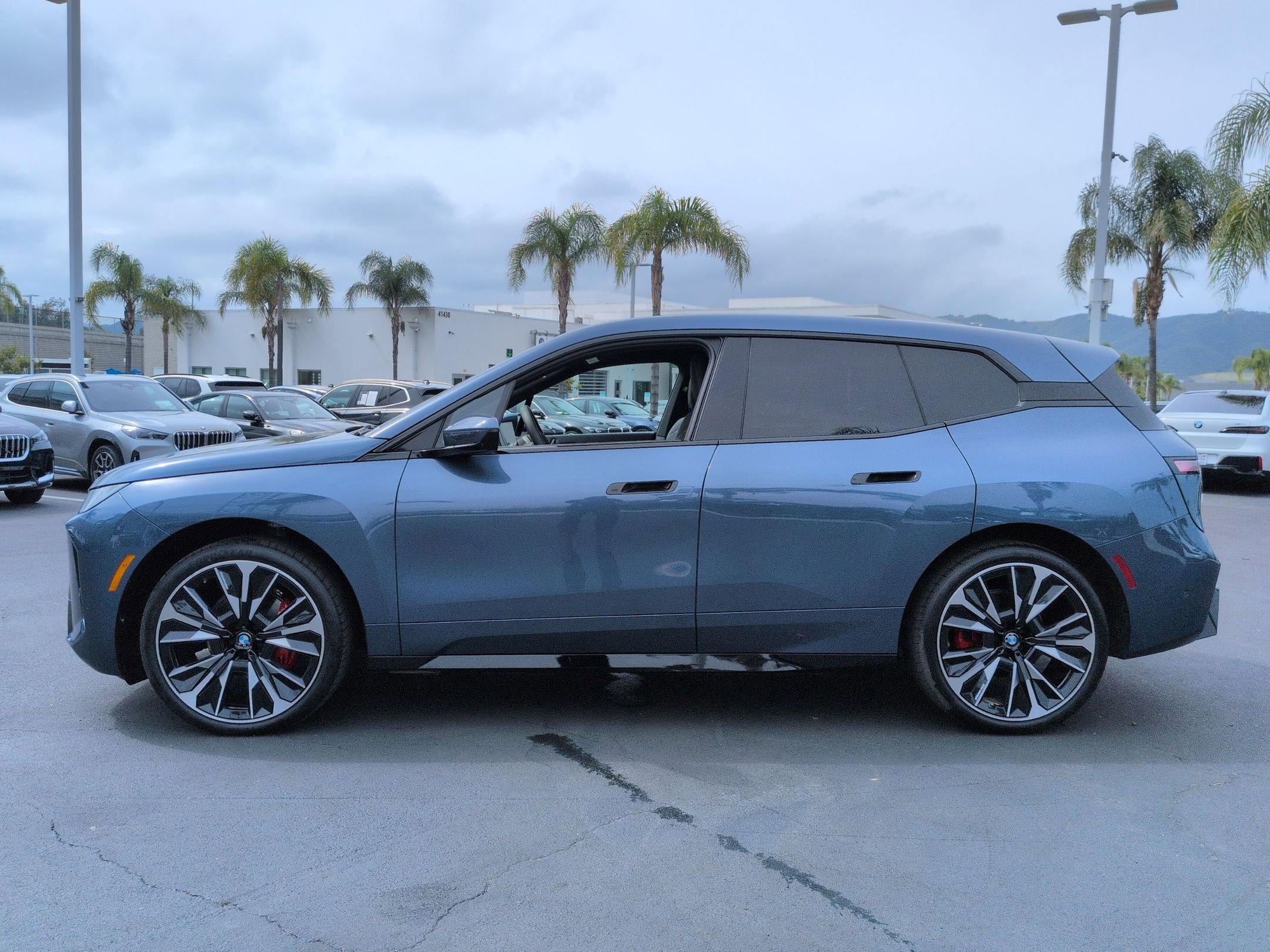 Used 2026 BMW iX xDrive45 w/ M Sport Package AWD/4WD image 7