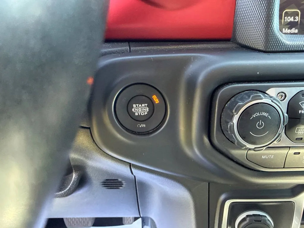 Used 2022 Jeep Wrangler Unlimited Rubicon w/ LED Lighting Group AWD/4WD image 20