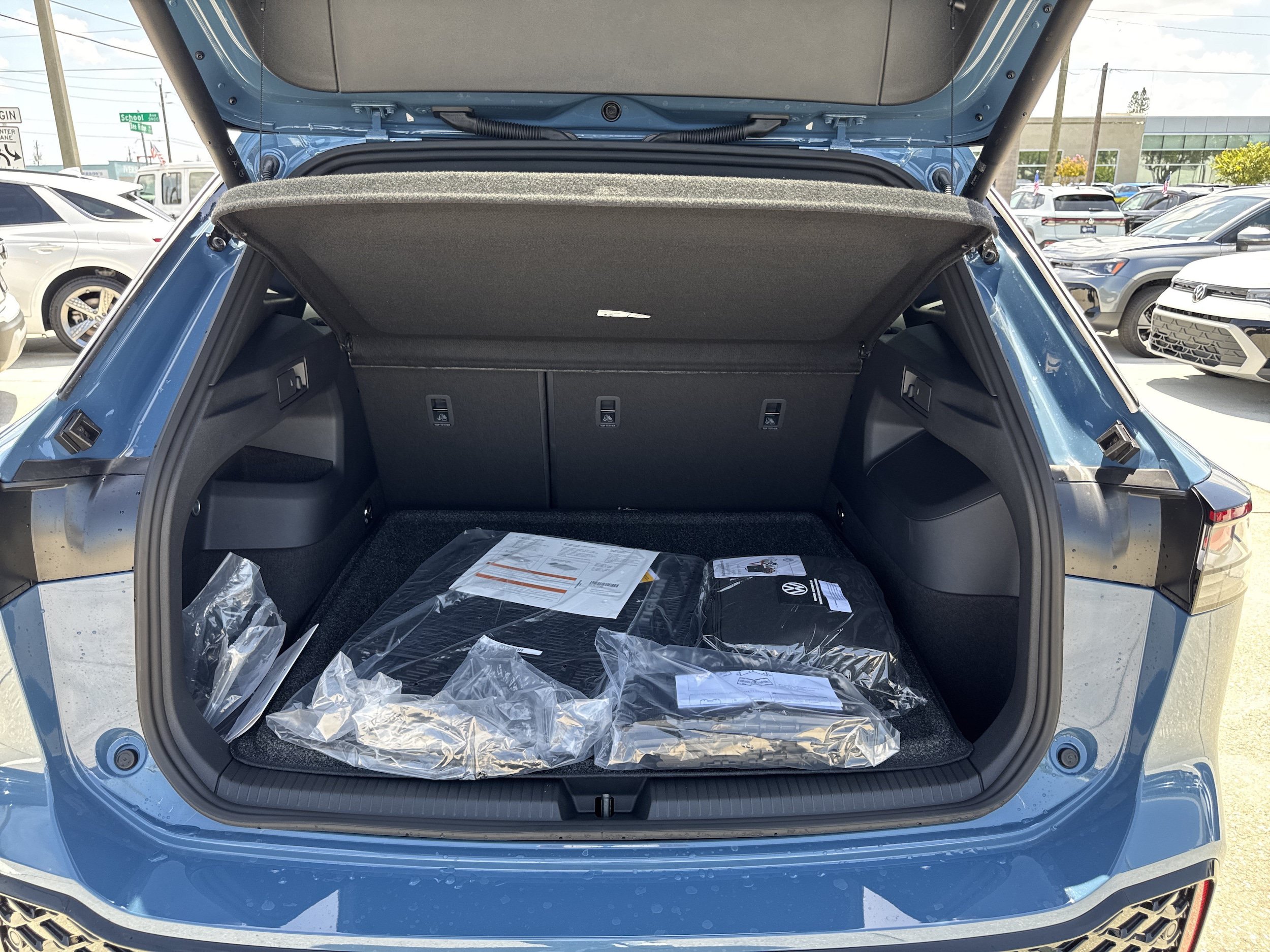 New 2026 Volkswagen Tiguan SEL R-Line AWD/4WD image 11