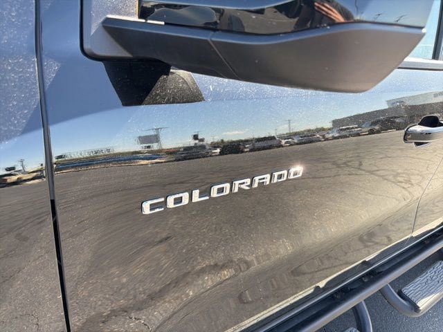 Used 2024 Chevrolet Colorado ZR2 w/ ZR2 Convenience Package III AWD/4WD image 17