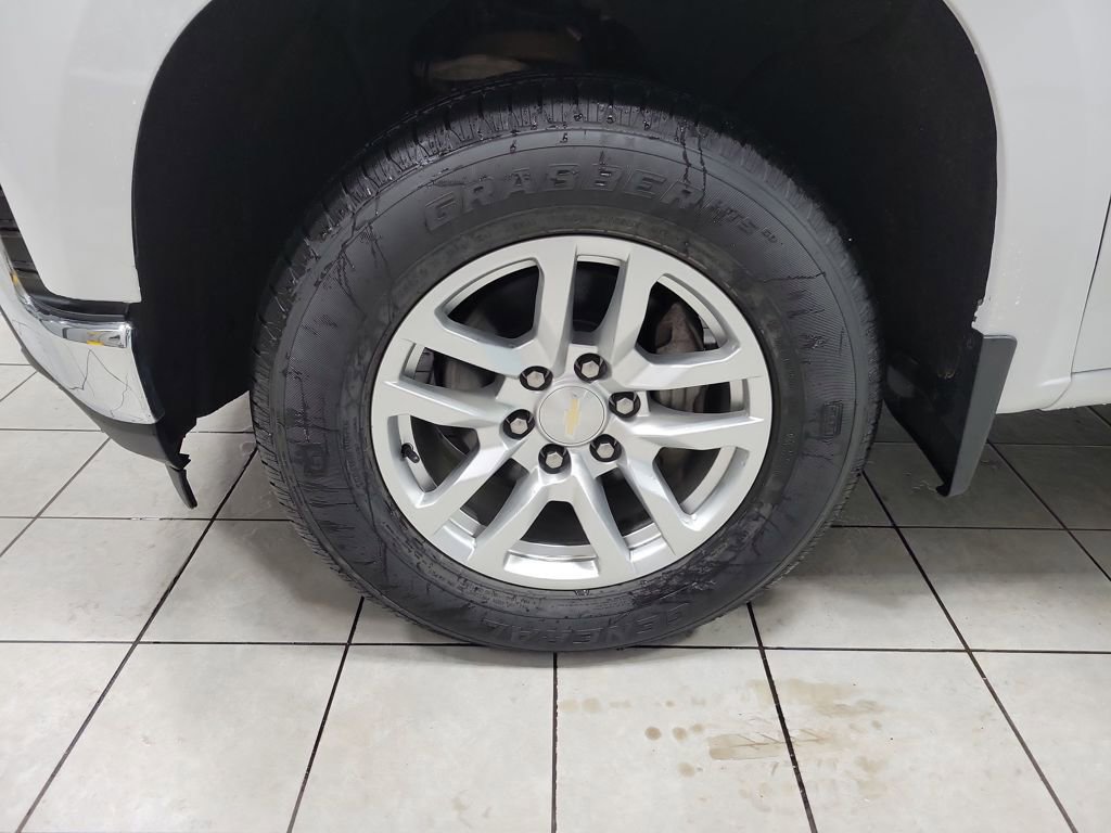 Used 2022 Chevrolet Silverado 1500 LT AWD/4WD image 48
