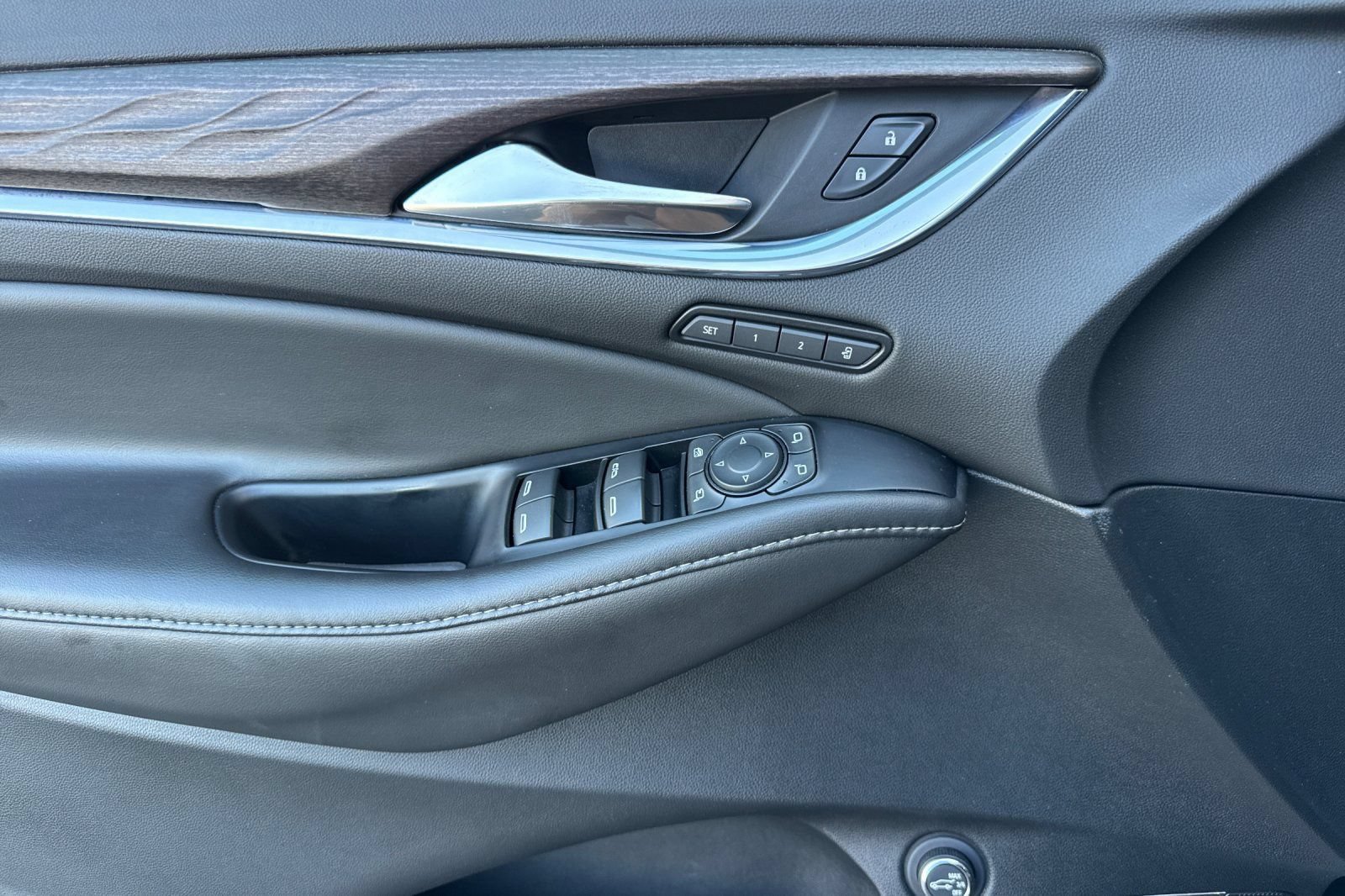Certified 2024 Buick Enclave Avenir FWD image 11