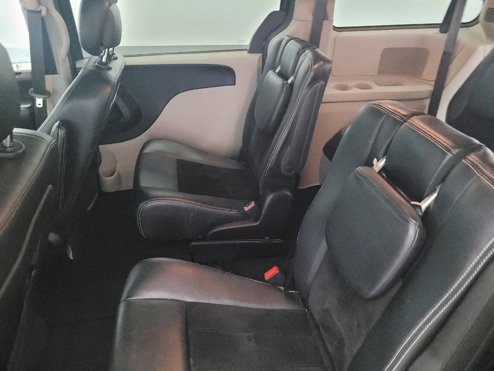 Used 2017 Dodge Grand Caravan SXT image 18
