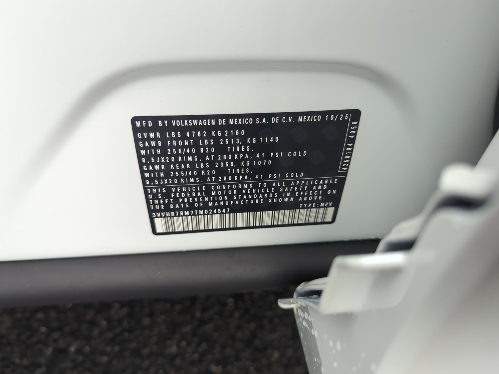 New 2026 Volkswagen Tiguan SE R-Line FWD image 24