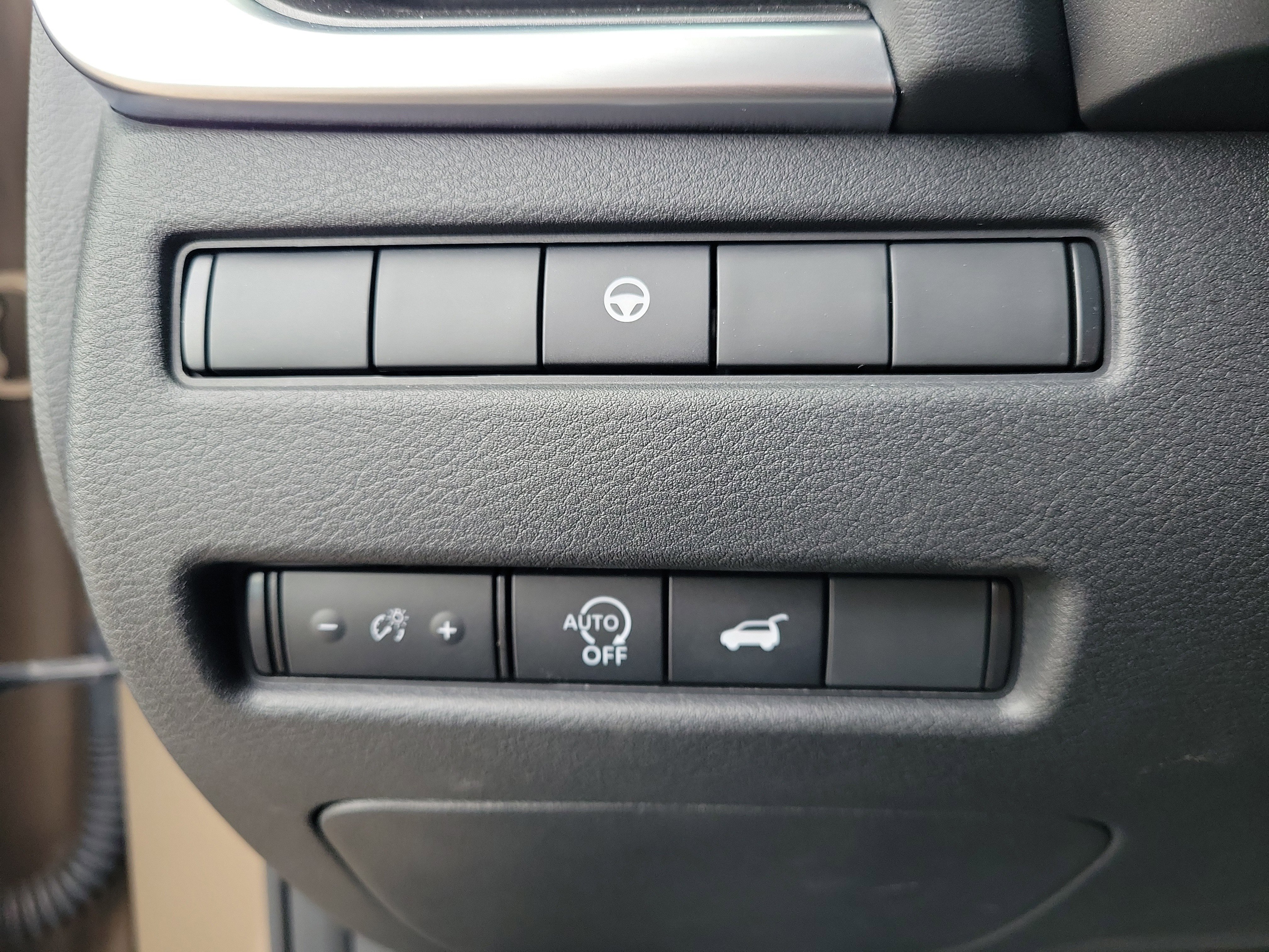 Used 2024 Nissan Rogue SV w/ SV Premium Package image 25