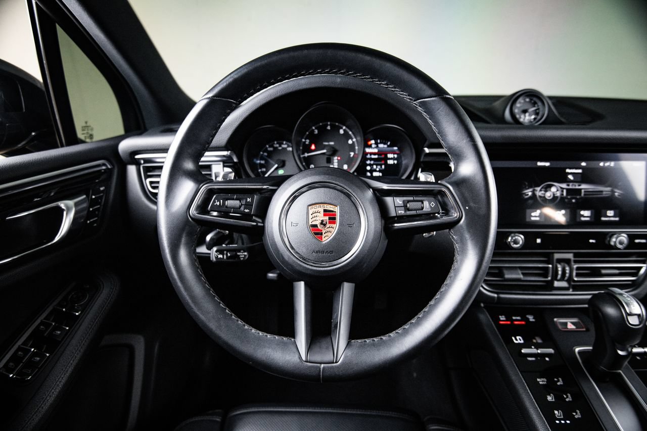 Certified 2024 Porsche Macan AWD/4WD image 26
