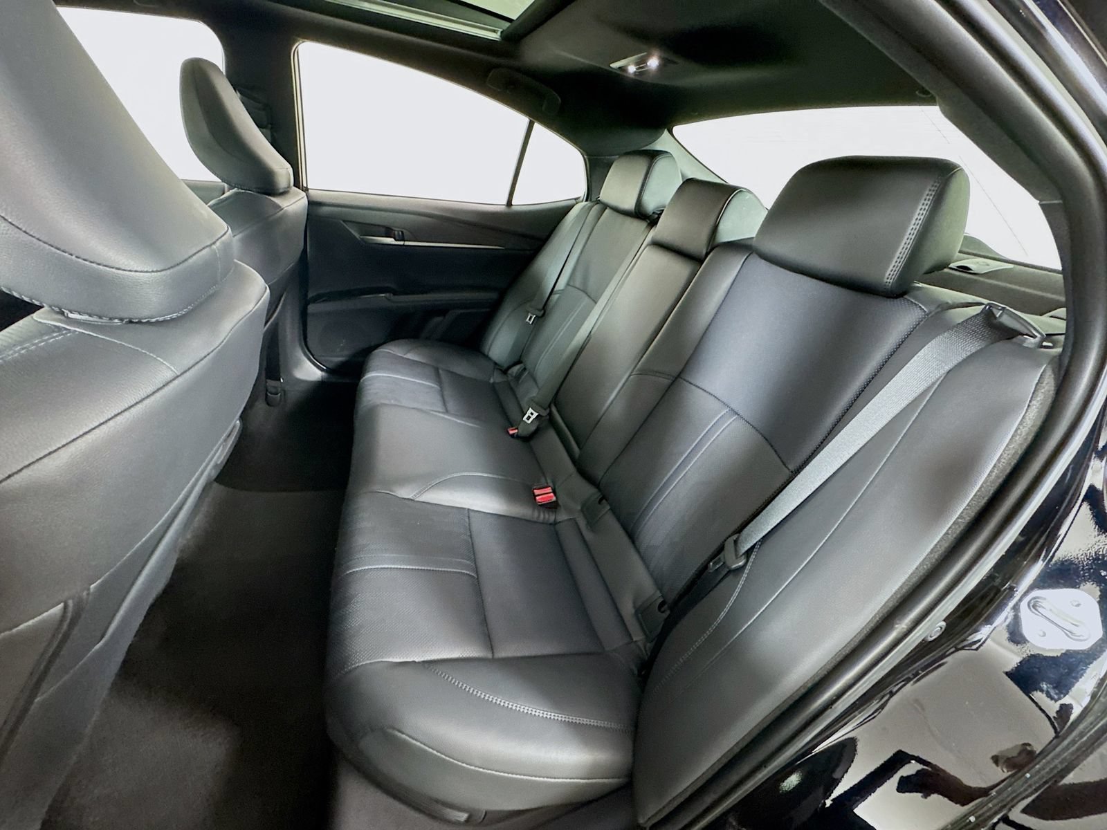 Used 2025 Toyota Camry XSE FWD image 18