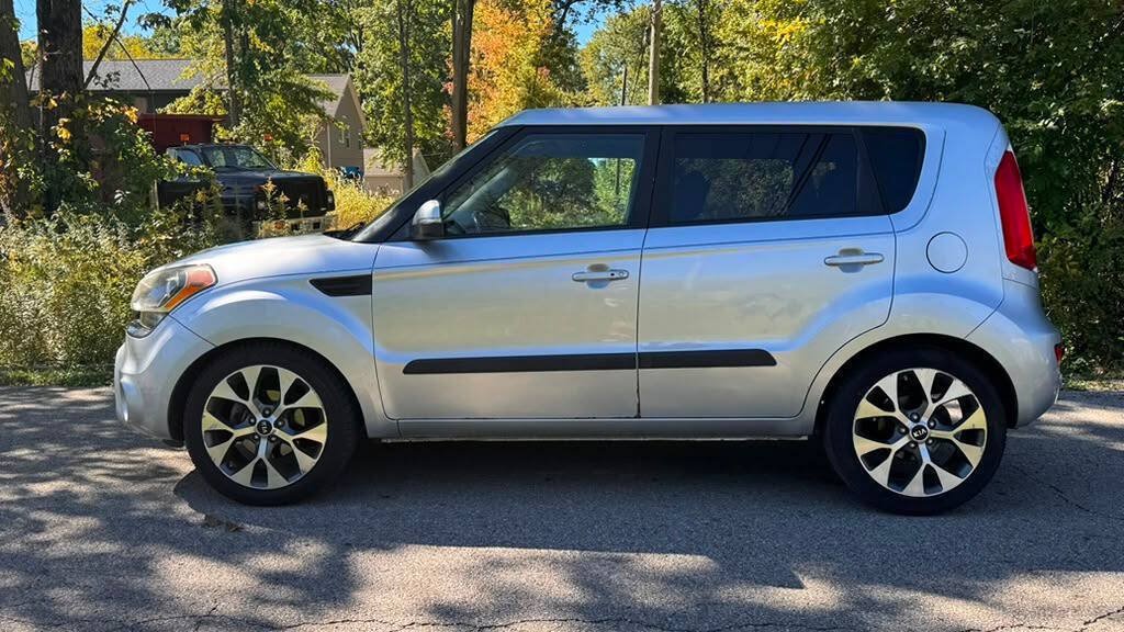 Used 2013 Kia Soul ! w/ Premium Pkg FWD image 4