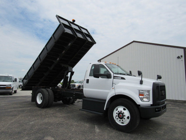 Used 2022 Ford F750 2WD Regular Cab Super Duty image 35