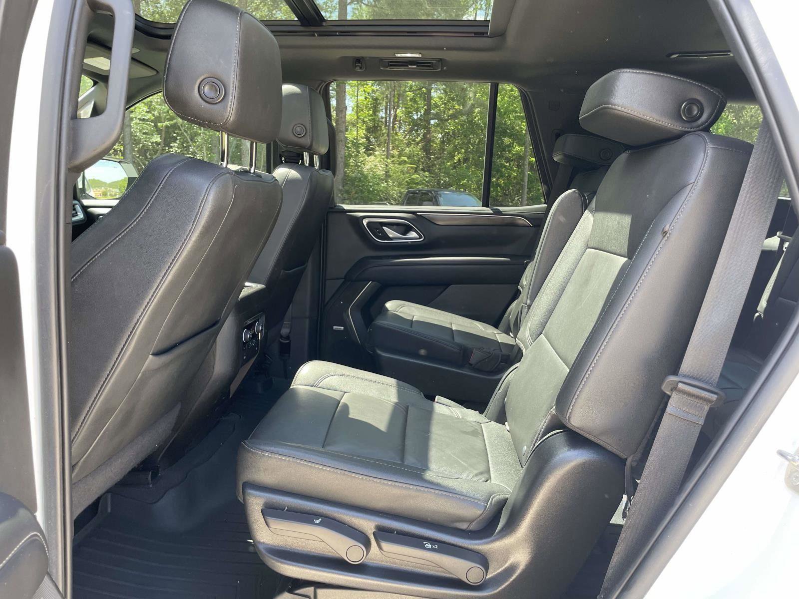 Used 2022 Chevrolet Tahoe Z71 w/ Luxury Package AWD/4WD image 3