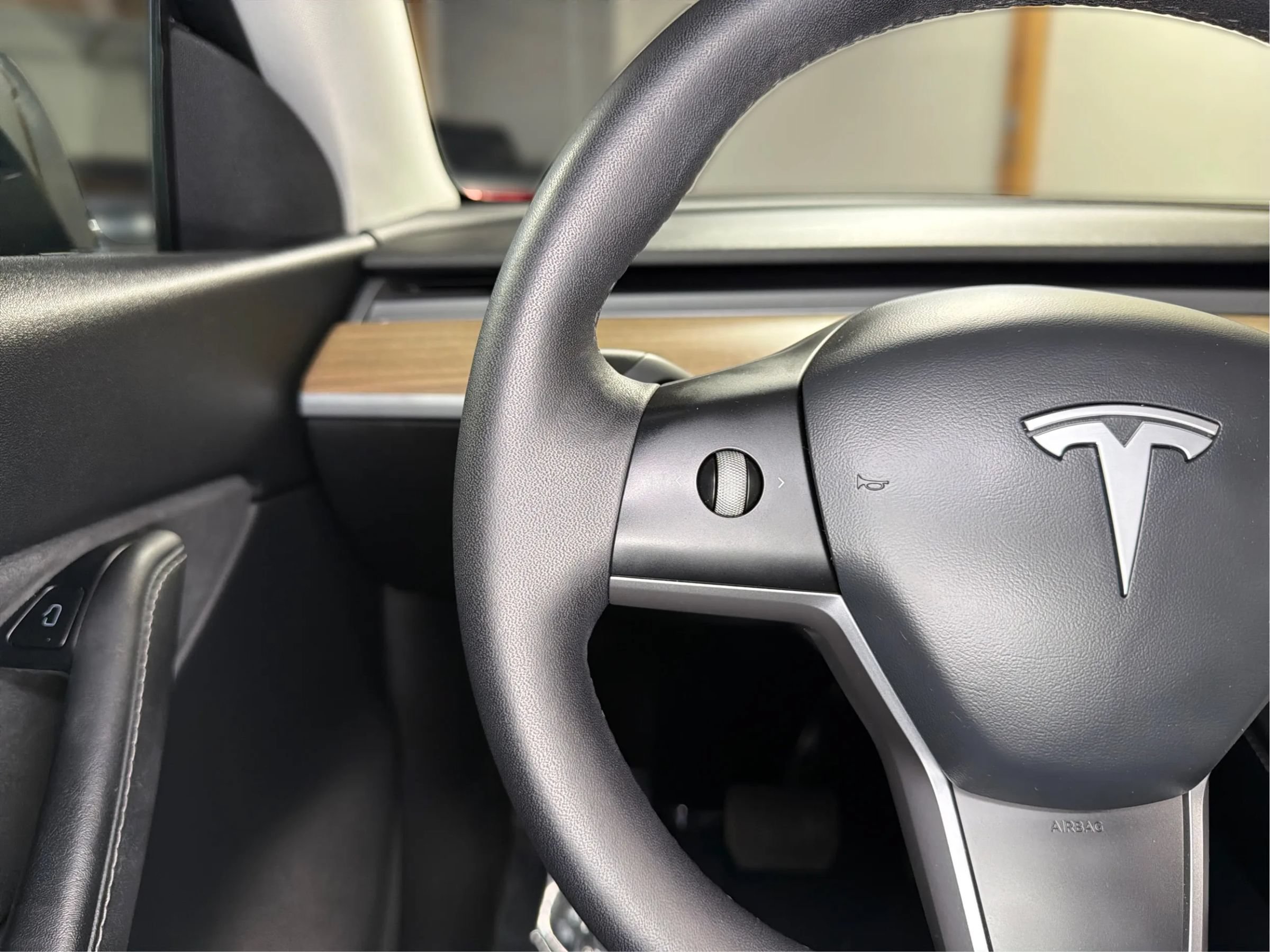 Used 2021 Tesla Model Y Long Range AWD/4WD image 28