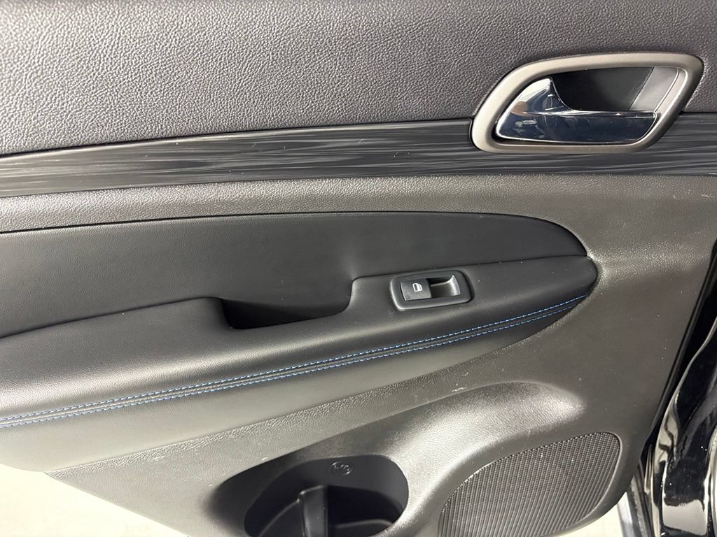 Used 2019 Jeep Grand Cherokee Laredo RWD image 41
