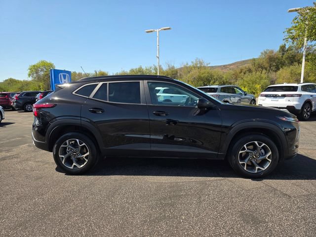 Used 2025 Chevrolet Trax LT FWD image 5