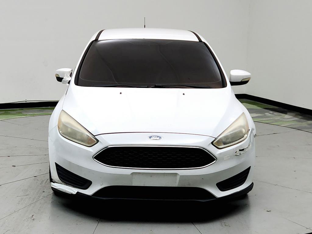 Used 2016 Ford Focus SE FWD image 2