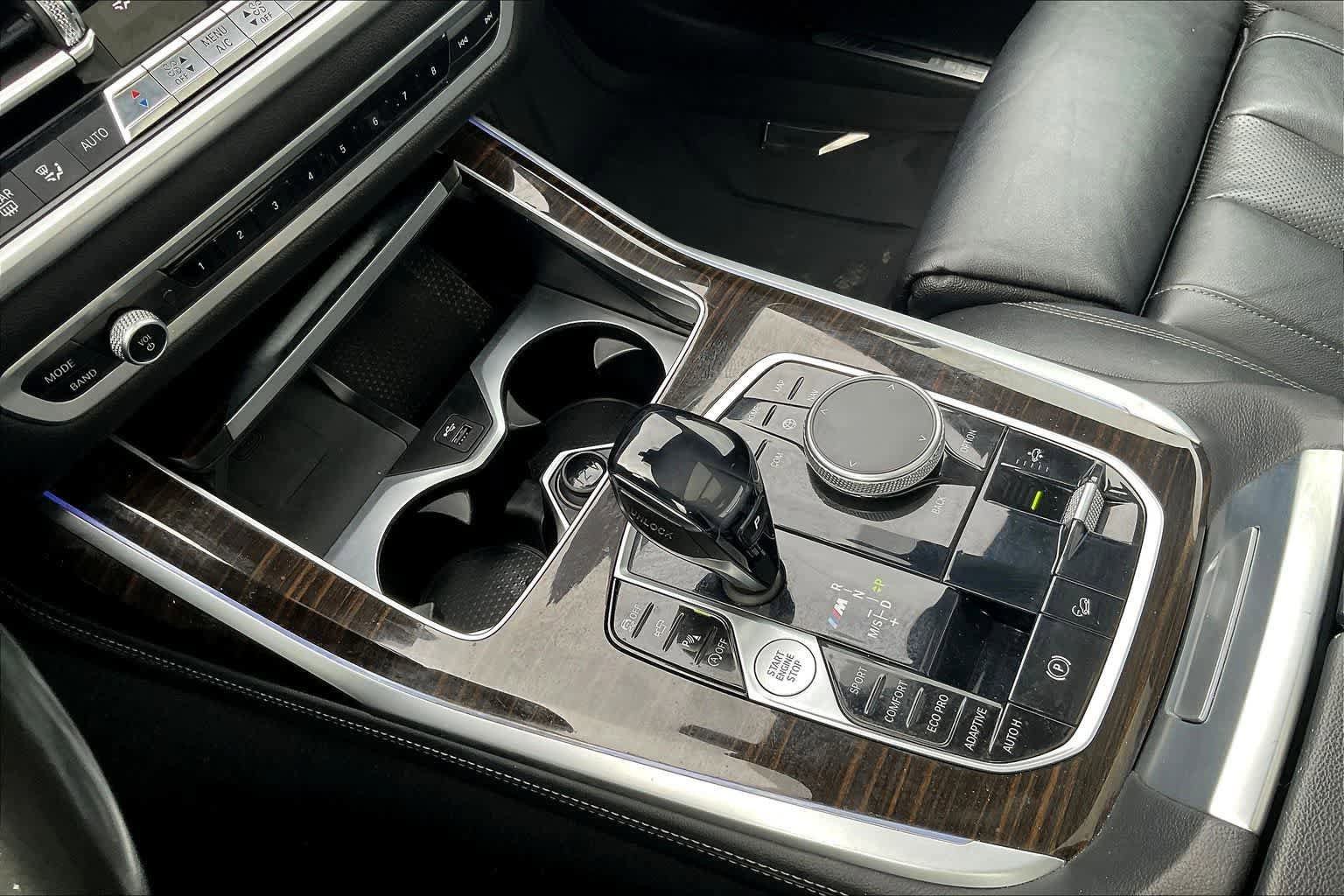 Used 2020 BMW X7 M50i image 16