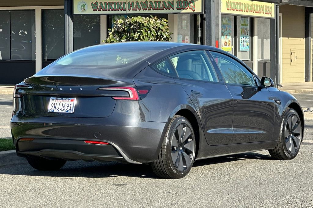 Used 2025 Tesla Model 3 image 3