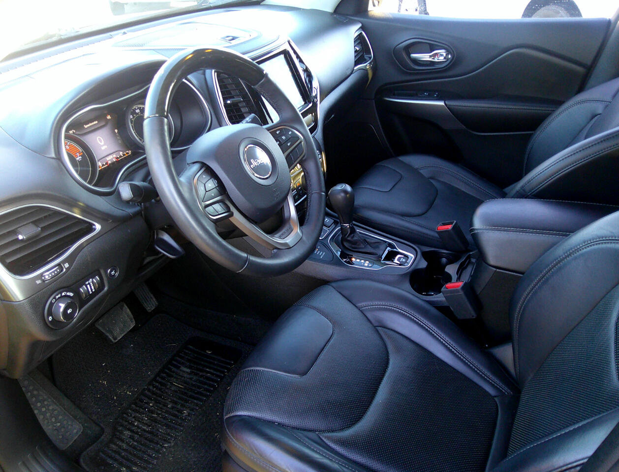 Used 2019 Jeep Cherokee Overland w/ Trailer Tow Group image 38