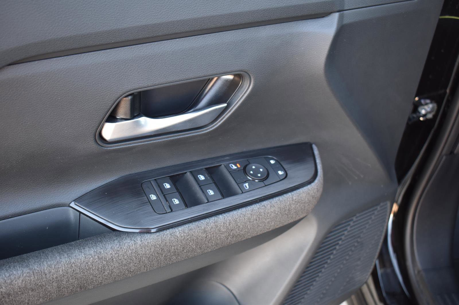 Certified 2025 Nissan Kicks SV image 13