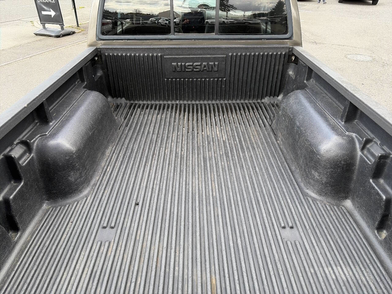 Used 2004 Nissan Frontier XE w/ (VTP) Value Truck Pkg image 6