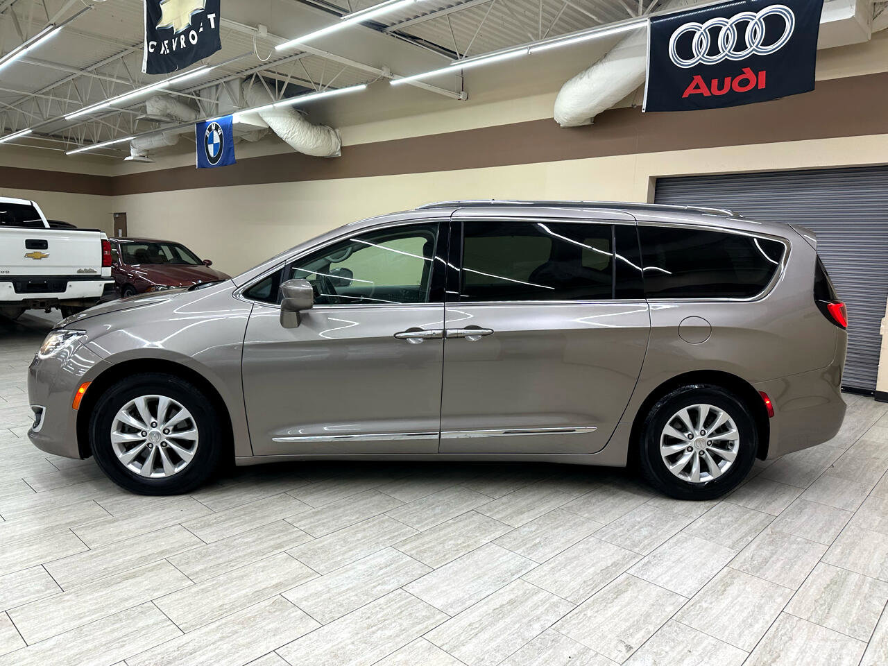 Used 2018 Chrysler Pacifica Touring-L Plus image 8