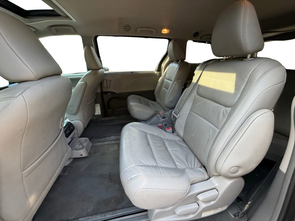 Used 2019 Toyota Sienna XLE FWD image 14