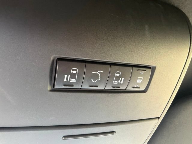 Used 2020 Dodge Grand Caravan SXT FWD image 34