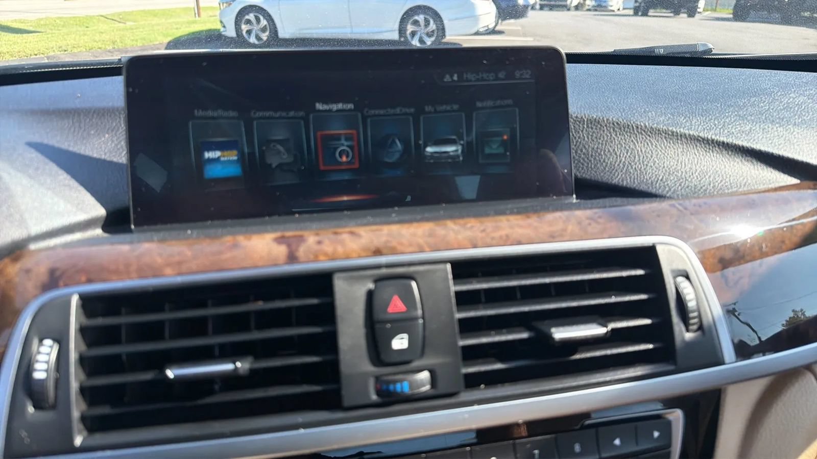 Used 2017 BMW 320i xDrive Sedan AWD/4WD image 11