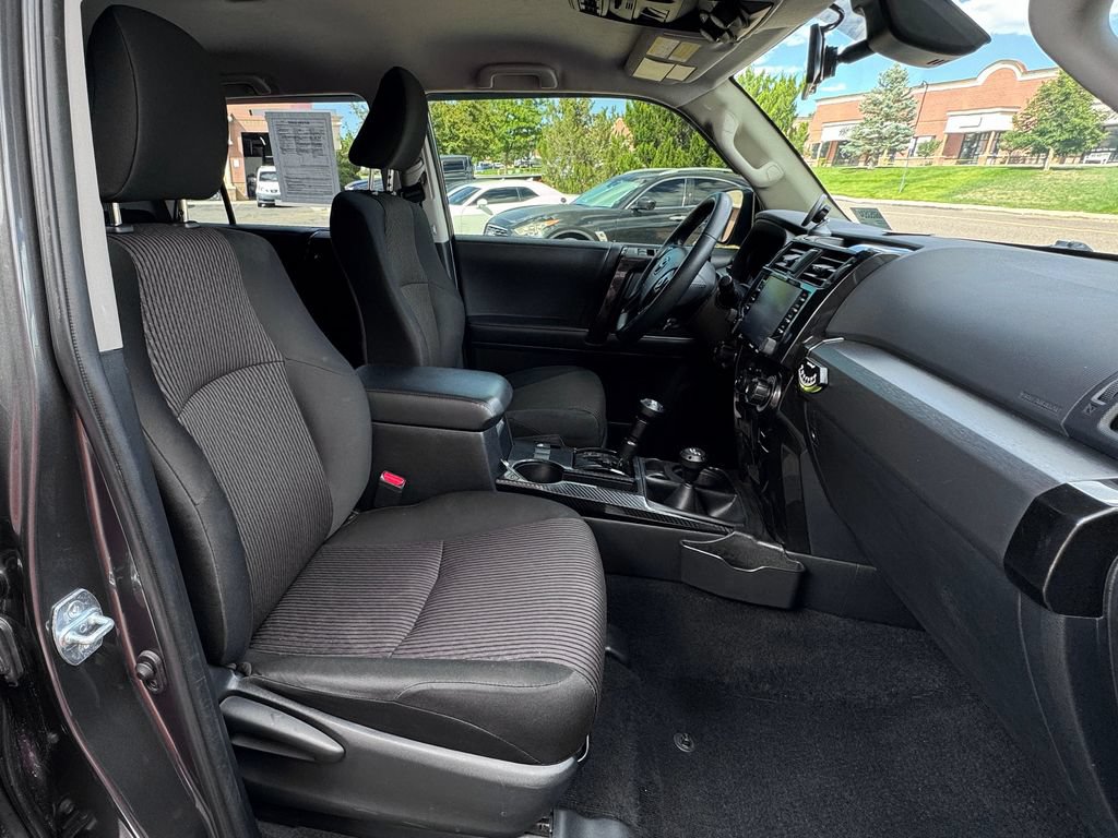 Used 2022 Toyota 4Runner TRD Off-Road AWD/4WD image 35