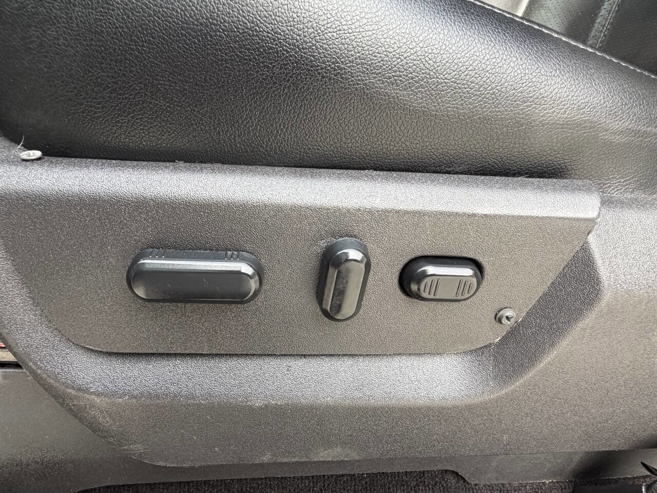 Used 2015 Ford F250 Lariat w/ Lariat Interior Package image 5