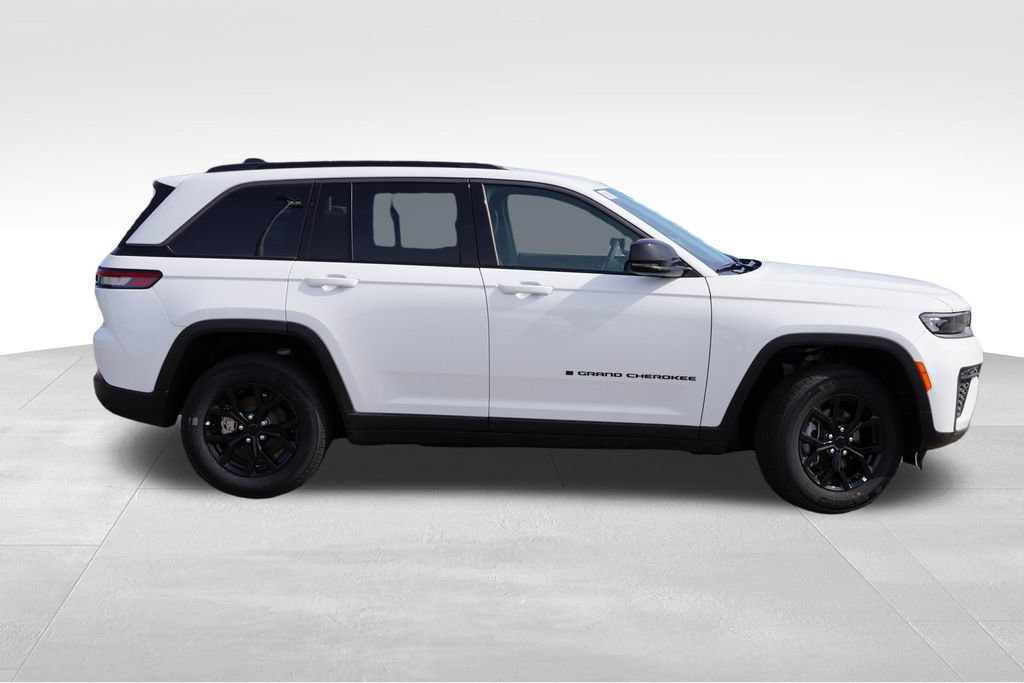 New 2026 Jeep Grand Cherokee Altitude AWD/4WD image 3