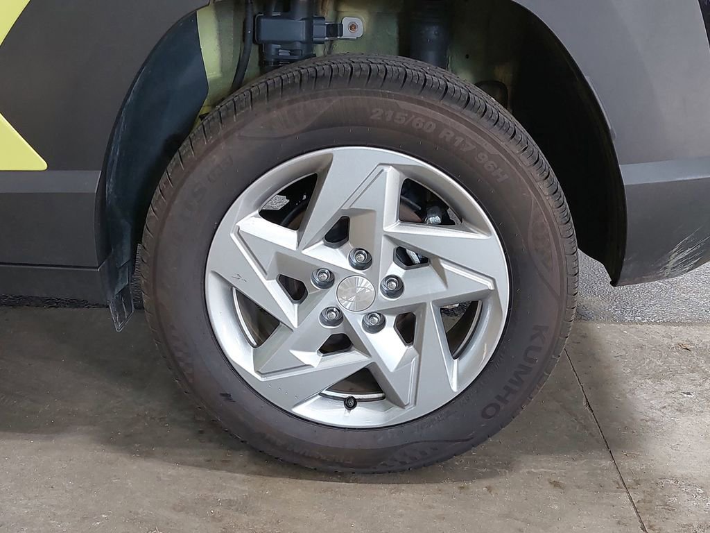 Certified 2024 Hyundai Kona SE image 32