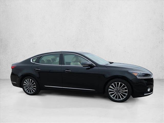 Used 2018 Kia Cadenza Premium w/ Luxury Package FWD image 4