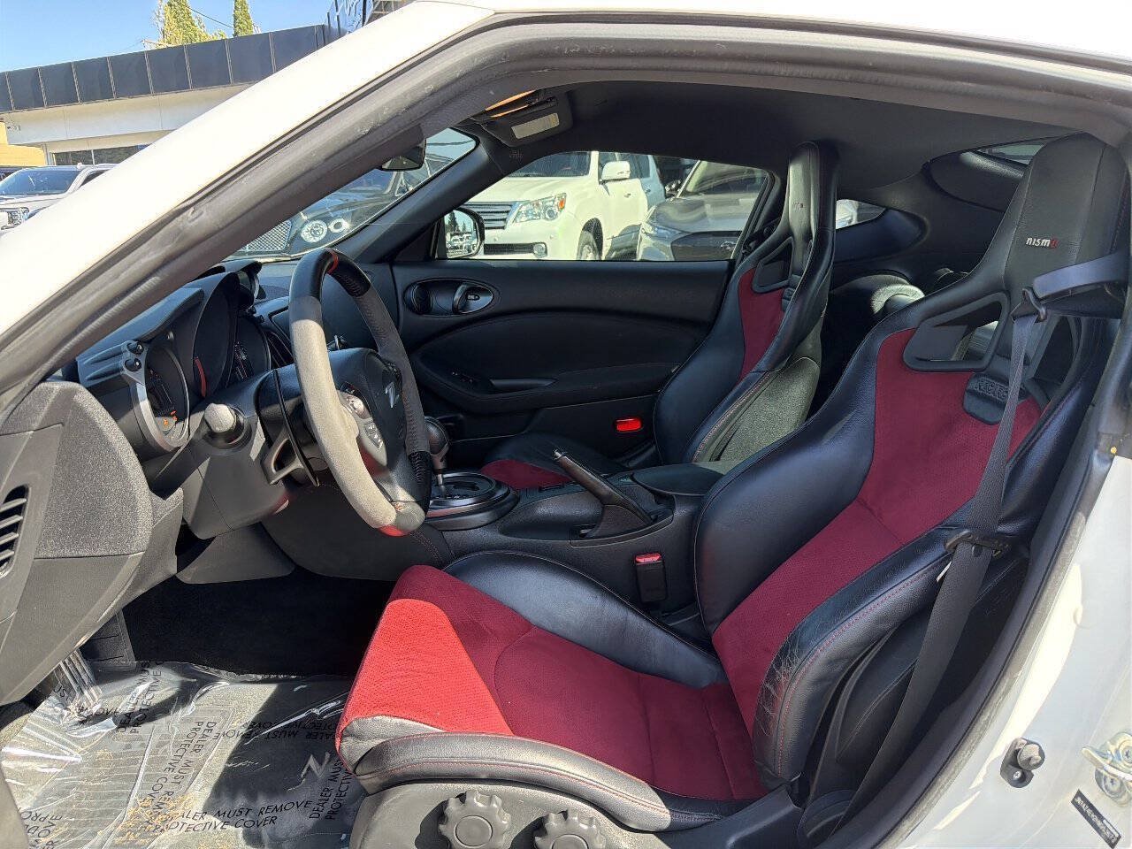 Used 2017 Nissan 370Z NISMO RWD image 31